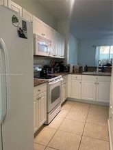 9353 SW 227th St in Cutler Bay, FL - Foto de edificio - Building Photo