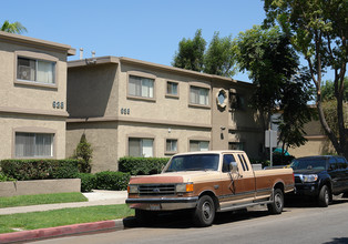 Courtyard Apartment in Orange, CA - Building Photo - Building Photo