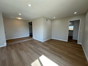 1373 S Idyllwild Ave in Bloomington, CA - Foto de edificio - Building Photo