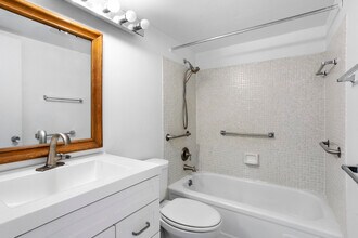 92 Hastings E in West Palm Beach, FL - Building Photo - Building Photo