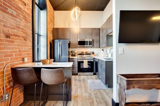 130 N 5th St, Unit 1 in Quincy, IL - Building Photo - Building Photo