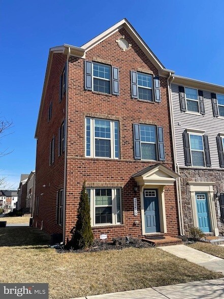 22215 Broadway Ave, Unit 2-107 in Clarksburg, MD - Building Photo