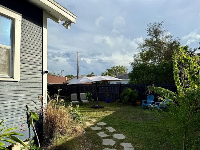 1912 W Cherry St in Tampa, FL - Building Photo - Building Photo