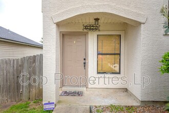 9426 Bending Crest in San Antonio, TX - Building Photo - Building Photo