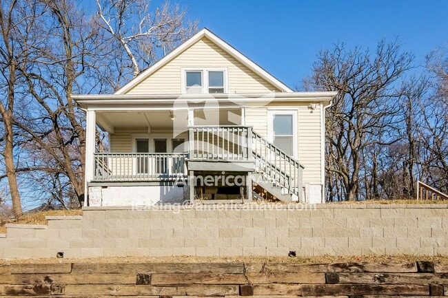 property at 4258 Laurel Ave