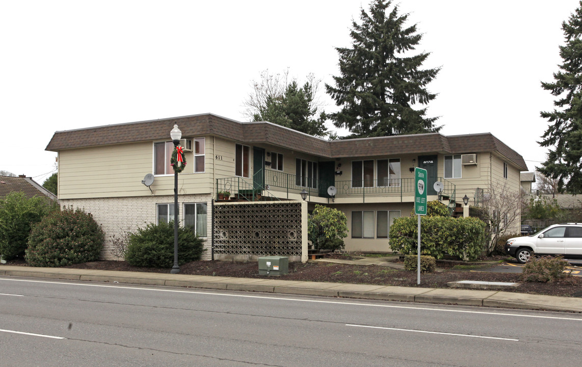 611 E Hancock St in Newberg, OR - Building Photo