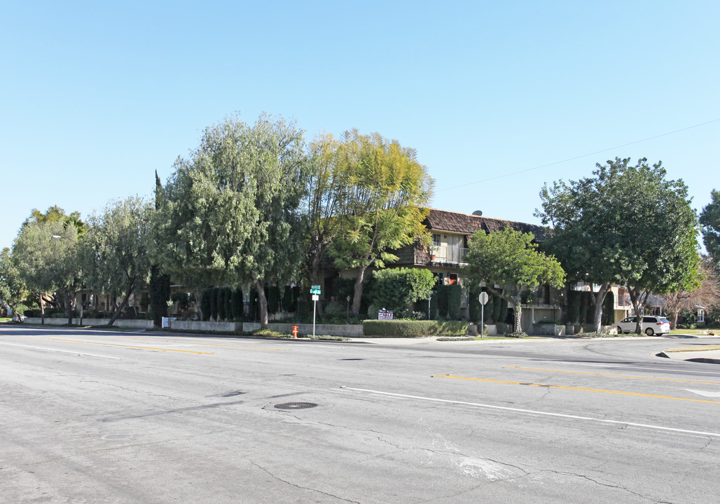 1140 N Lamer St in Burbank, CA - Building Photo