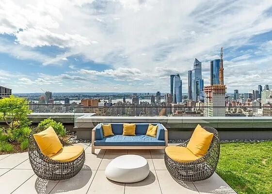 776 6th Ave in New York, NY - Building Photo - Building Photo