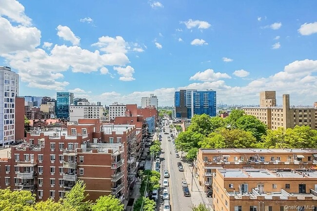 35-06 Leavitt St in Queens, NY - Building Photo - Building Photo