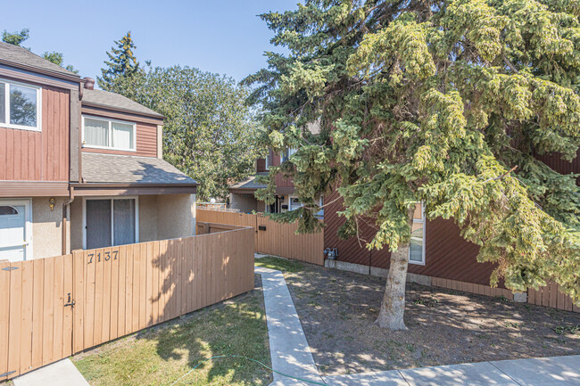 Willow Ridge in Edmonton, AB - Building Photo - Building Photo