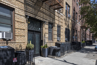 The Greenpoint House in Brooklyn, NY - Building Photo - Building Photo