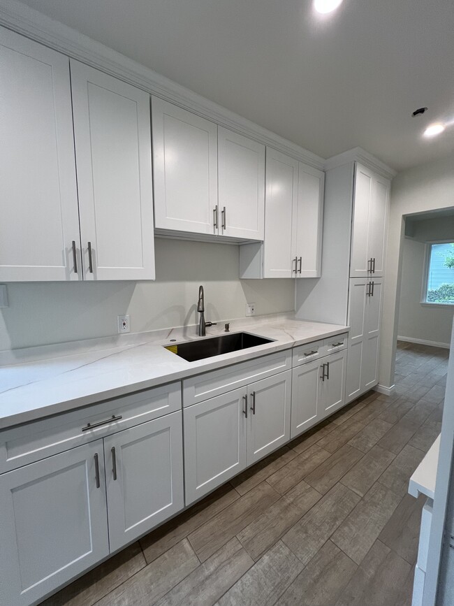 713 W Colorado Blvd, Unit 713 in Monrovia, CA - Foto de edificio - Building Photo