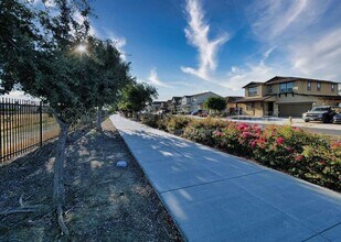 161 Scarlet St in Vacaville, CA - Building Photo - Building Photo