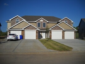 12321 Hunter Dr in Platte City, MO - Building Photo