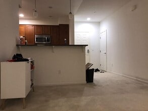 1388 Broadway, Unit 211 in Millbrae, CA - Foto de edificio - Building Photo