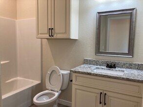 5565 Neptune Ave in Durant, OK - Building Photo - Building Photo