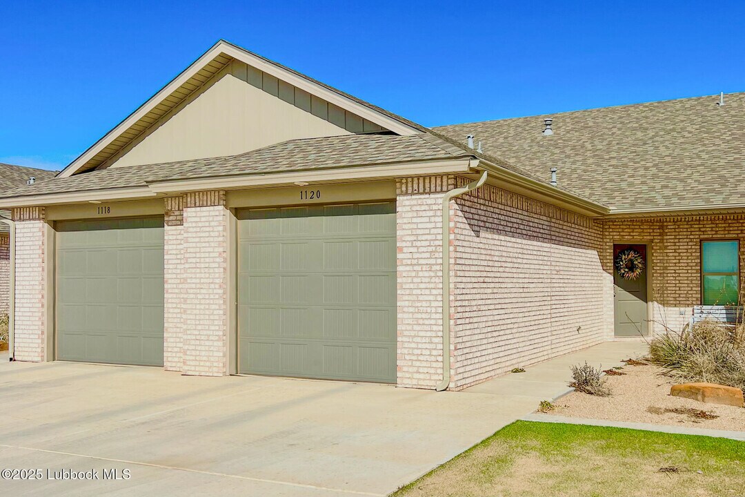 1120 N 7th St in Wolfforth, TX - Building Photo