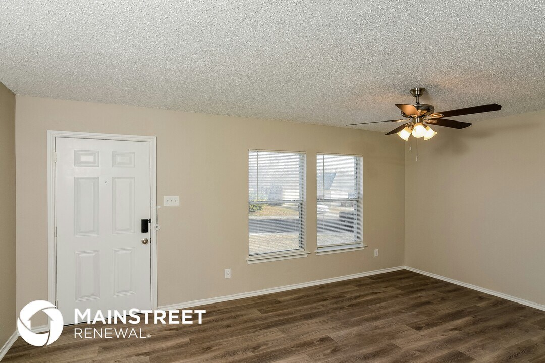 10126 Bastrop Creek in San Antonio, TX - Building Photo