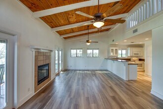 758 Sandy Mountain Dr in Sunrise Beach Village, TX - Building Photo - Building Photo