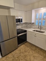 2304 Ringling Blvd, Unit #117 in Sarasota, FL - Building Photo