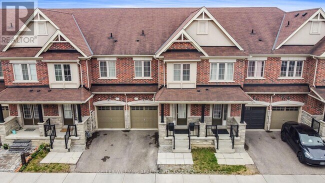 property at 41 Mazarine Ln