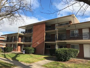 Sunset Terrace Apartments in Waukegan, IL - Building Photo - Building Photo