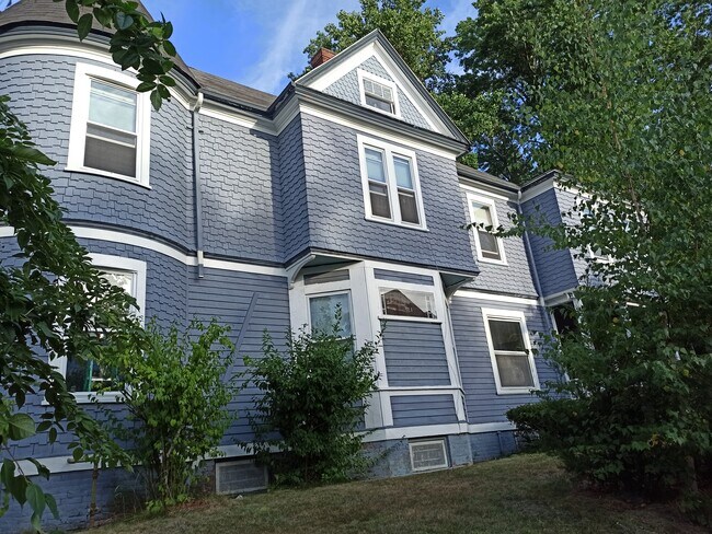 39 May St in Worcester, MA - Building Photo - Building Photo