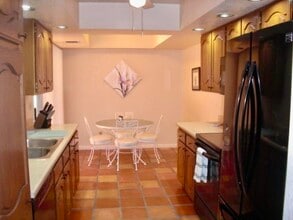 4303 E Cactus Rd, Unit 117B in Phoenix, AZ - Foto de edificio - Building Photo