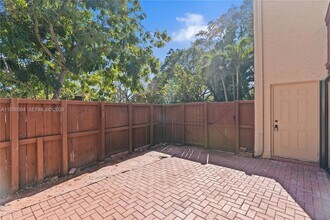 6907 SW 115th Pl, Unit D40 in Miami, FL - Foto de edificio - Building Photo