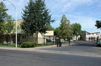 Northland Village in Sacramento, CA - Foto de edificio - Building Photo