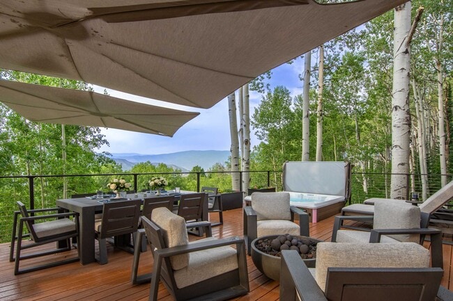 property at 215 Maple Ridge Ln