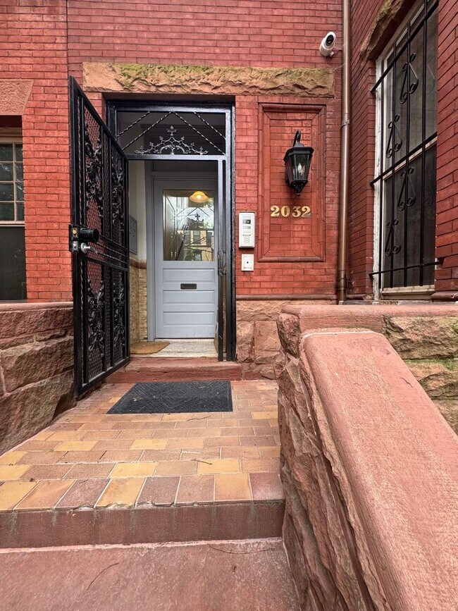 2032 O St NW in Washington, DC - Building Photo - Building Photo