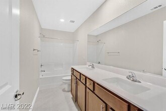 372 Rosefinch St in Henderson, NV - Building Photo - Building Photo