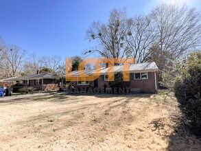 126 Forestdale Dr in Taylors, SC - Foto de edificio - Building Photo