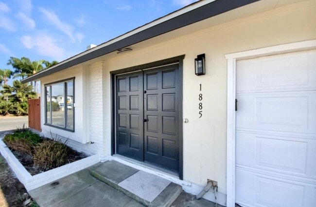 1885 Leon Ave in San Diego, CA - Foto de edificio - Building Photo