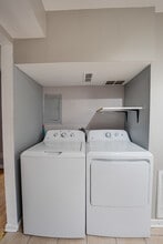 839 Bishop Ave in Aurora, IL - Foto de edificio - Building Photo