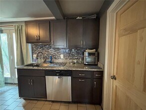 39 Annandale Rd in Newport, RI - Building Photo - Building Photo