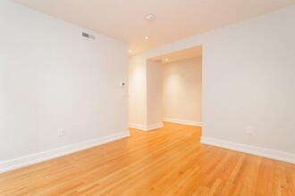 18 Forest St, Unit 24 in Cambridge, MA - Foto de edificio - Building Photo