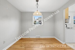 2266 Glenbury St in Pittsburgh, PA - Building Photo