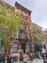 251 W 18th St in New York, NY - Building Photo - Building Photo