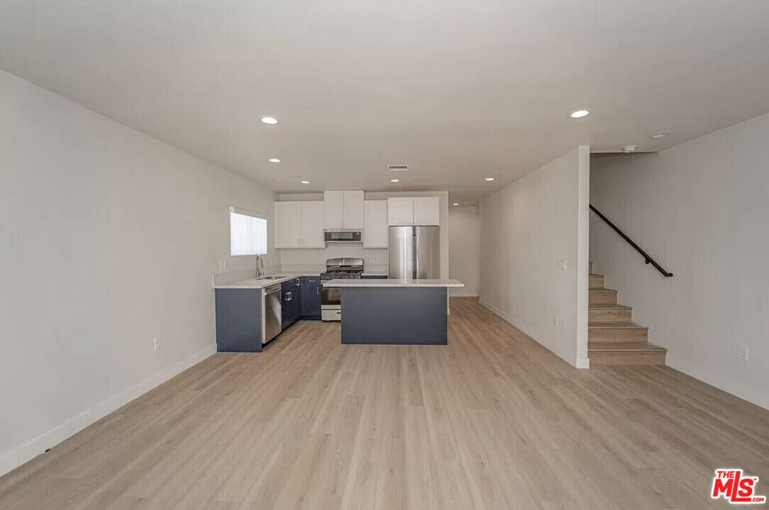 204 E 29th St in Los Angeles, CA - Building Photo