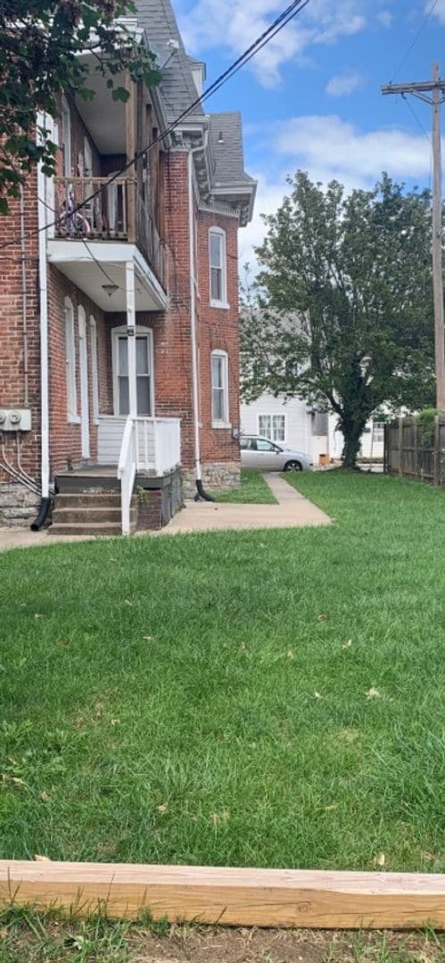 242 Roosevelt Ave in York, PA - Building Photo - Building Photo