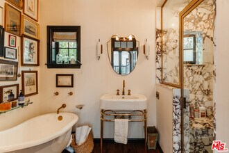 430 Mesa Rd in Santa Monica, CA - Building Photo - Building Photo