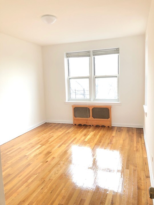 105-24 64th Rd in Queens, NY - Building Photo