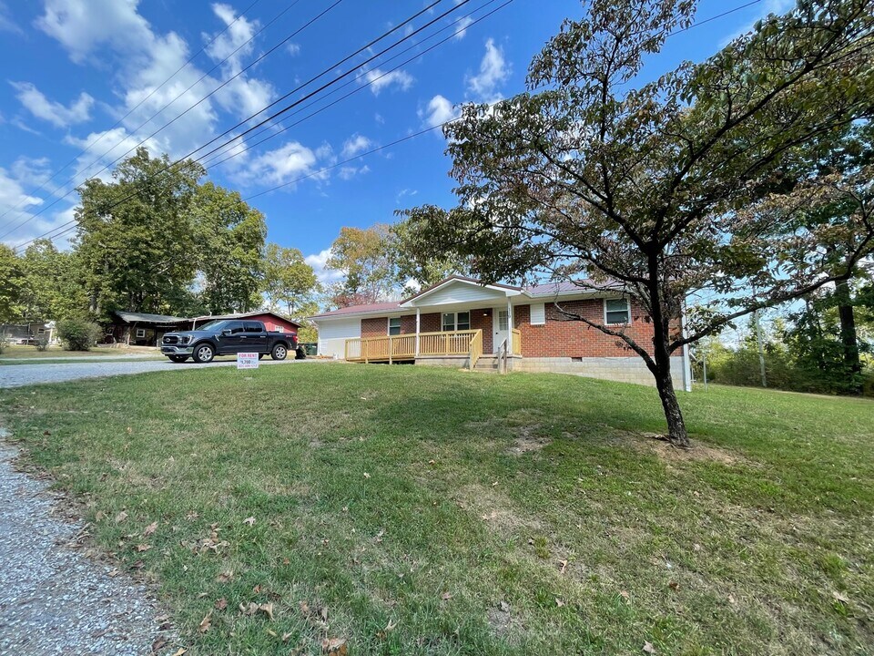 119 Washington Cir in Waverly, TN - Building Photo
