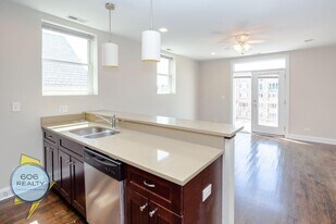 649 W Deming Pl in Chicago, IL - Building Photo