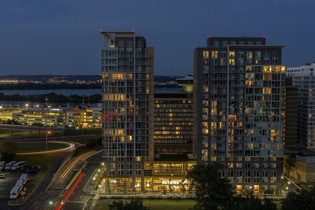 Altaire in Arlington, VA - Foto de edificio - Building Photo