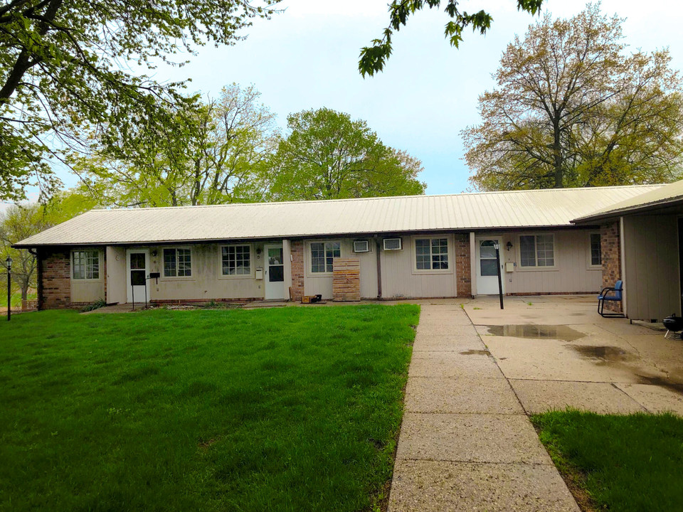 904 Baker St in Casey, IA - Building Photo