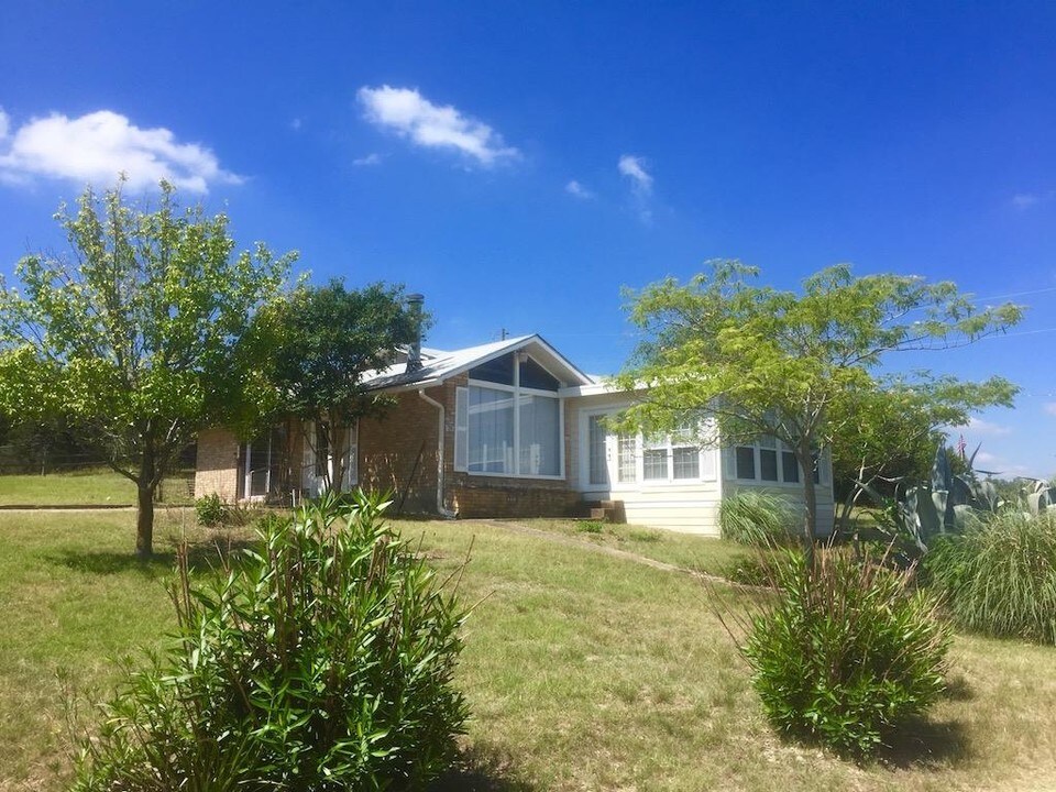 241 Mount Pisgah Dr in Comfort, TX - Building Photo