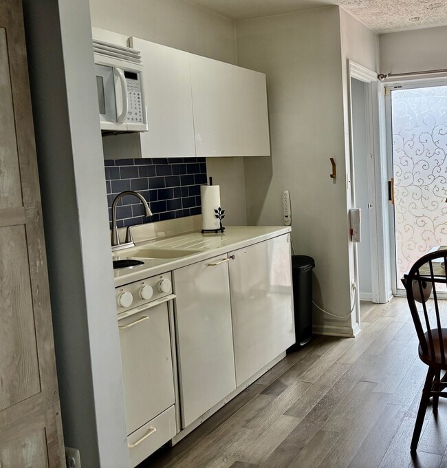 2840 Hollymead Dr, Unit B